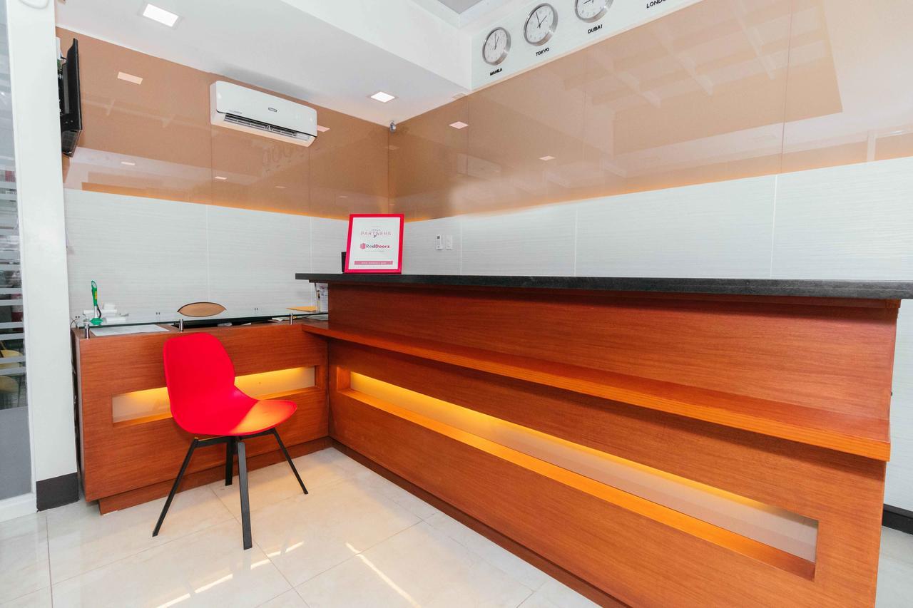 Reddoorz Premium @ Sampaloc Makati Hotel Makati City Exterior photo