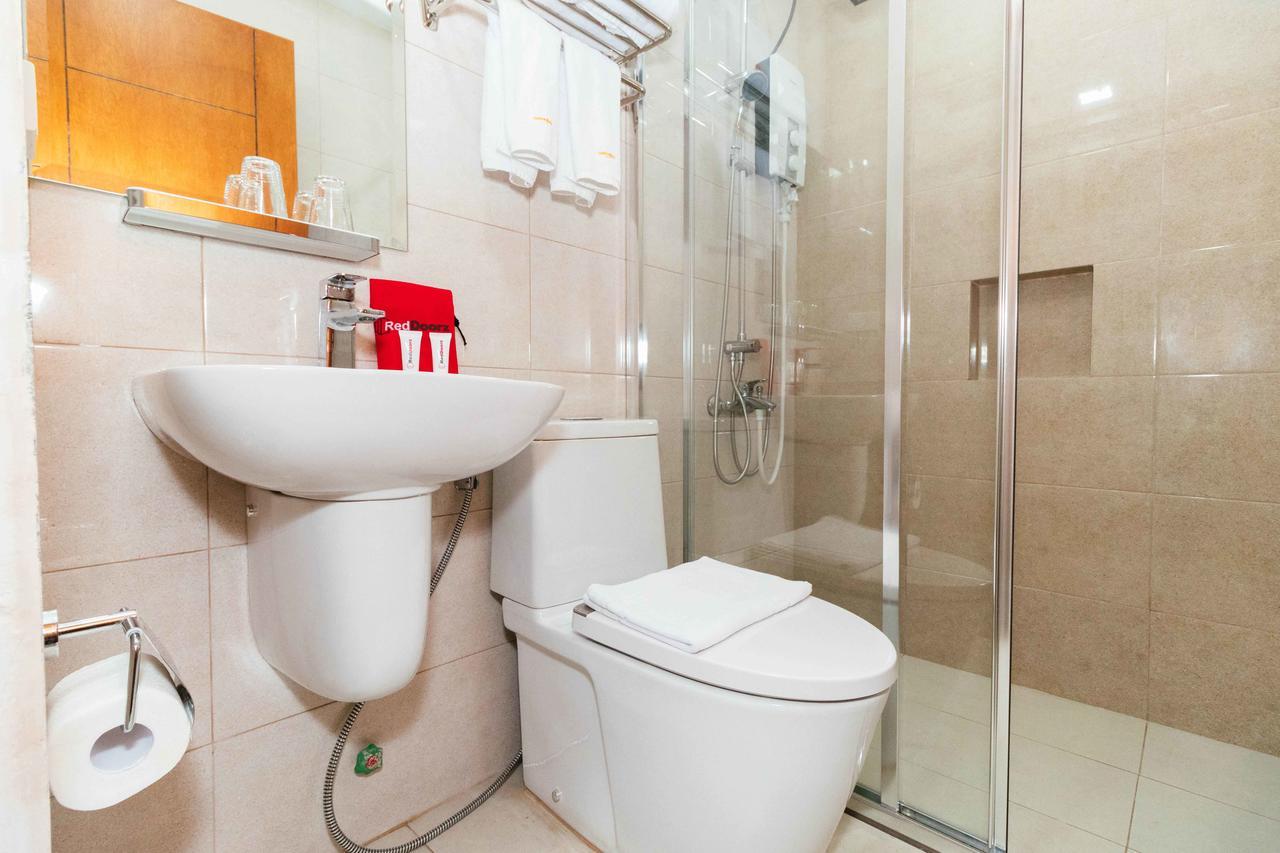 Reddoorz Premium @ Sampaloc Makati Hotel Makati City Exterior photo