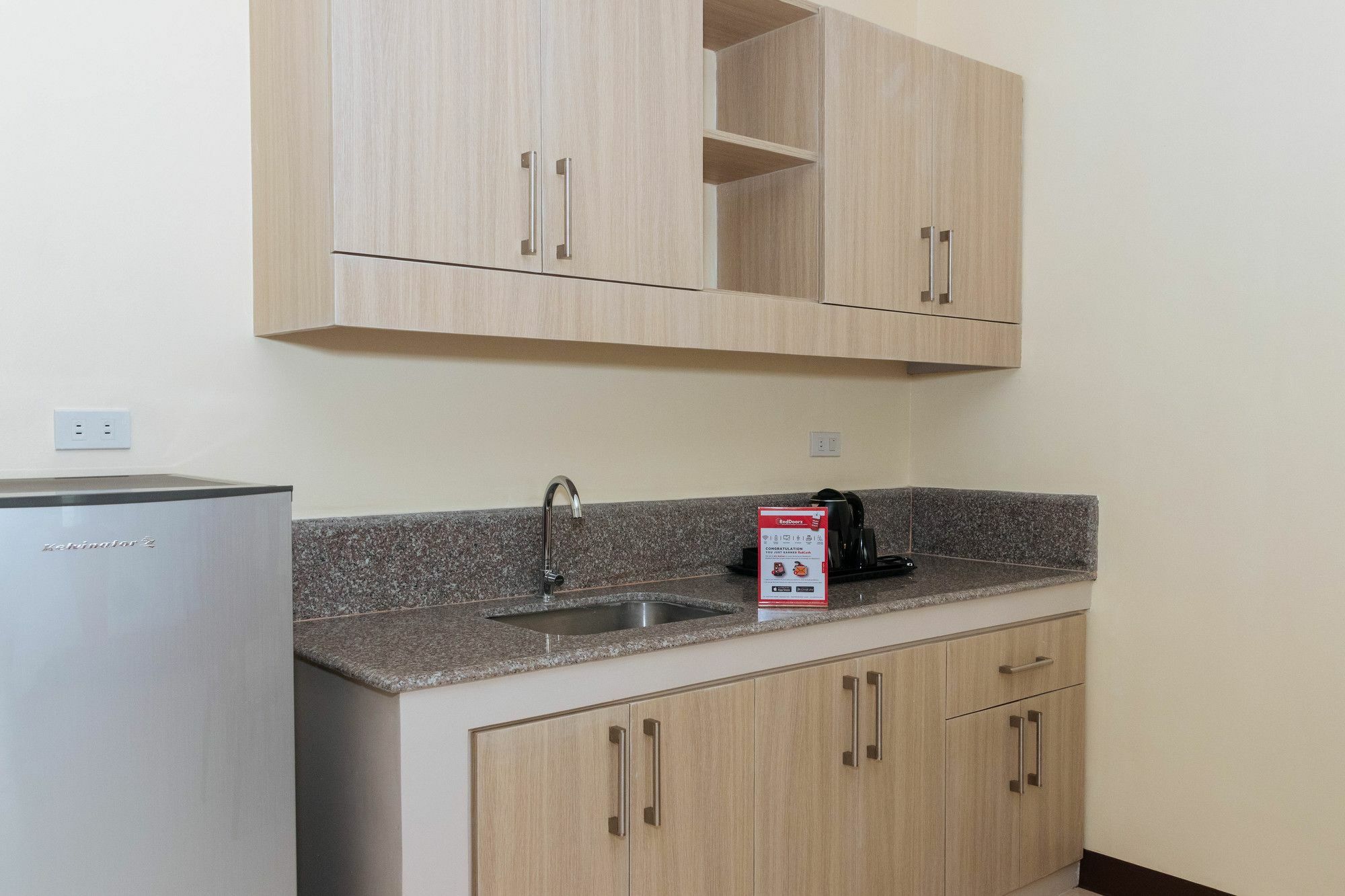 Reddoorz Premium @ Sampaloc Makati Hotel Makati City Exterior photo