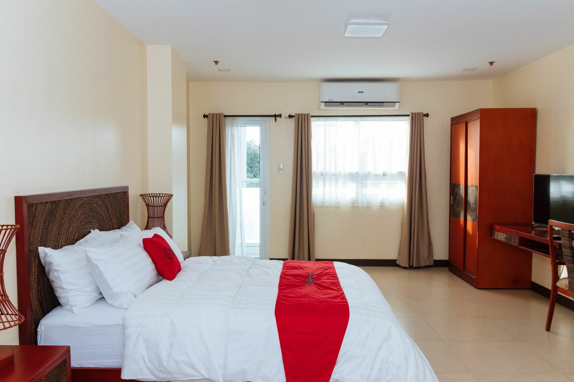 Reddoorz Premium @ Sampaloc Makati Hotel Makati City Exterior photo