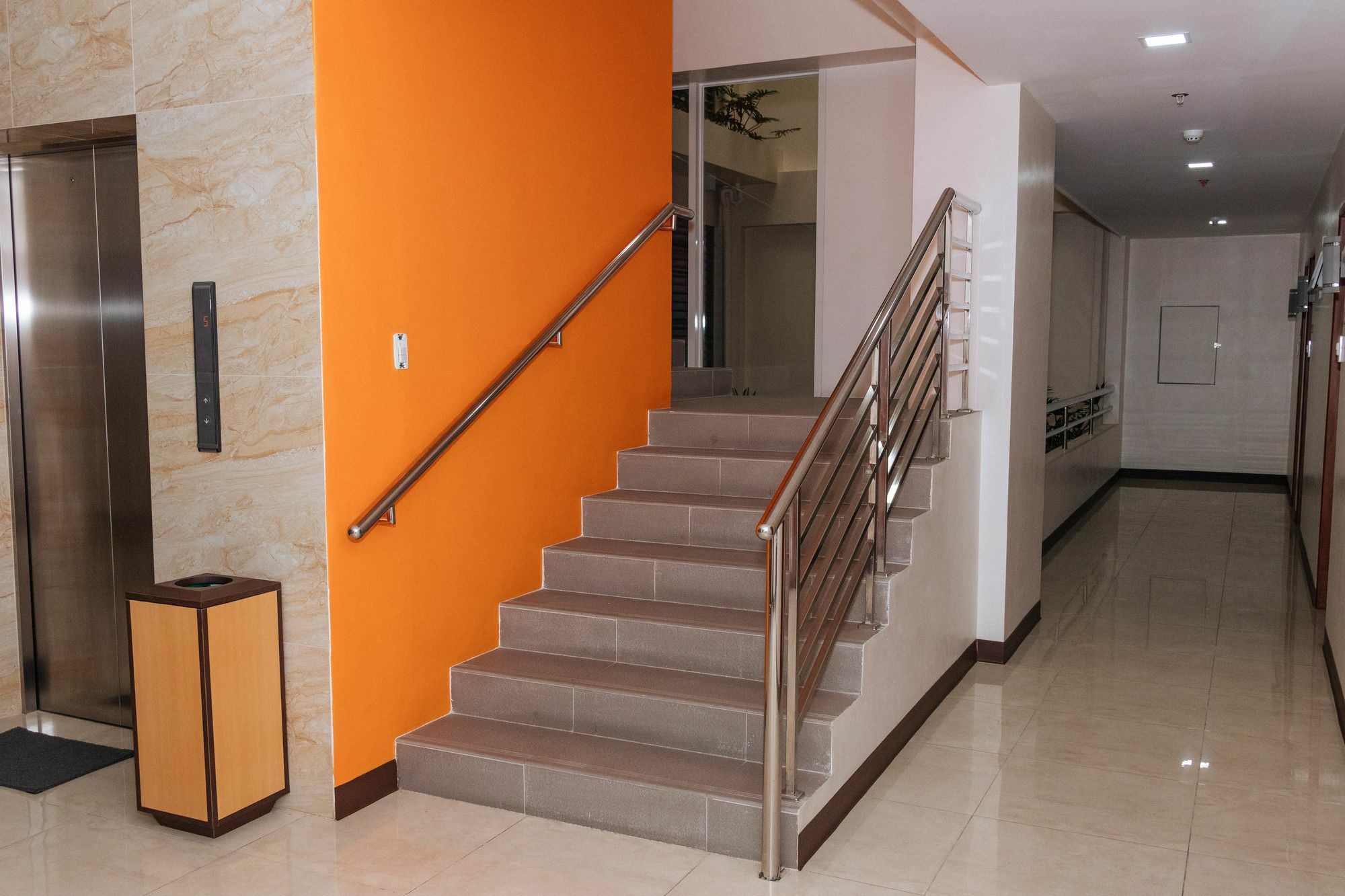 Reddoorz Premium @ Sampaloc Makati Hotel Makati City Exterior photo