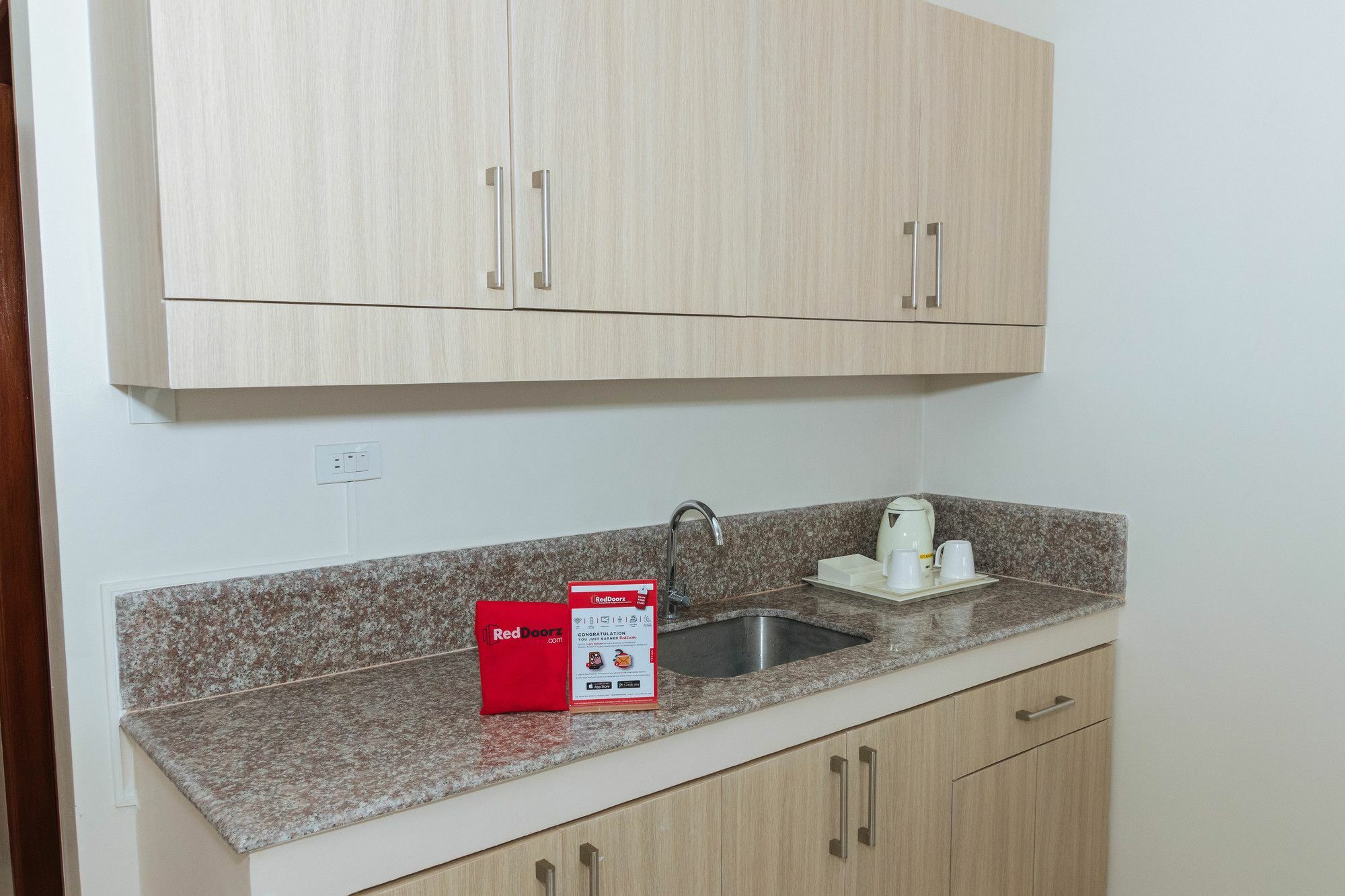 Reddoorz Premium @ Sampaloc Makati Hotel Makati City Exterior photo